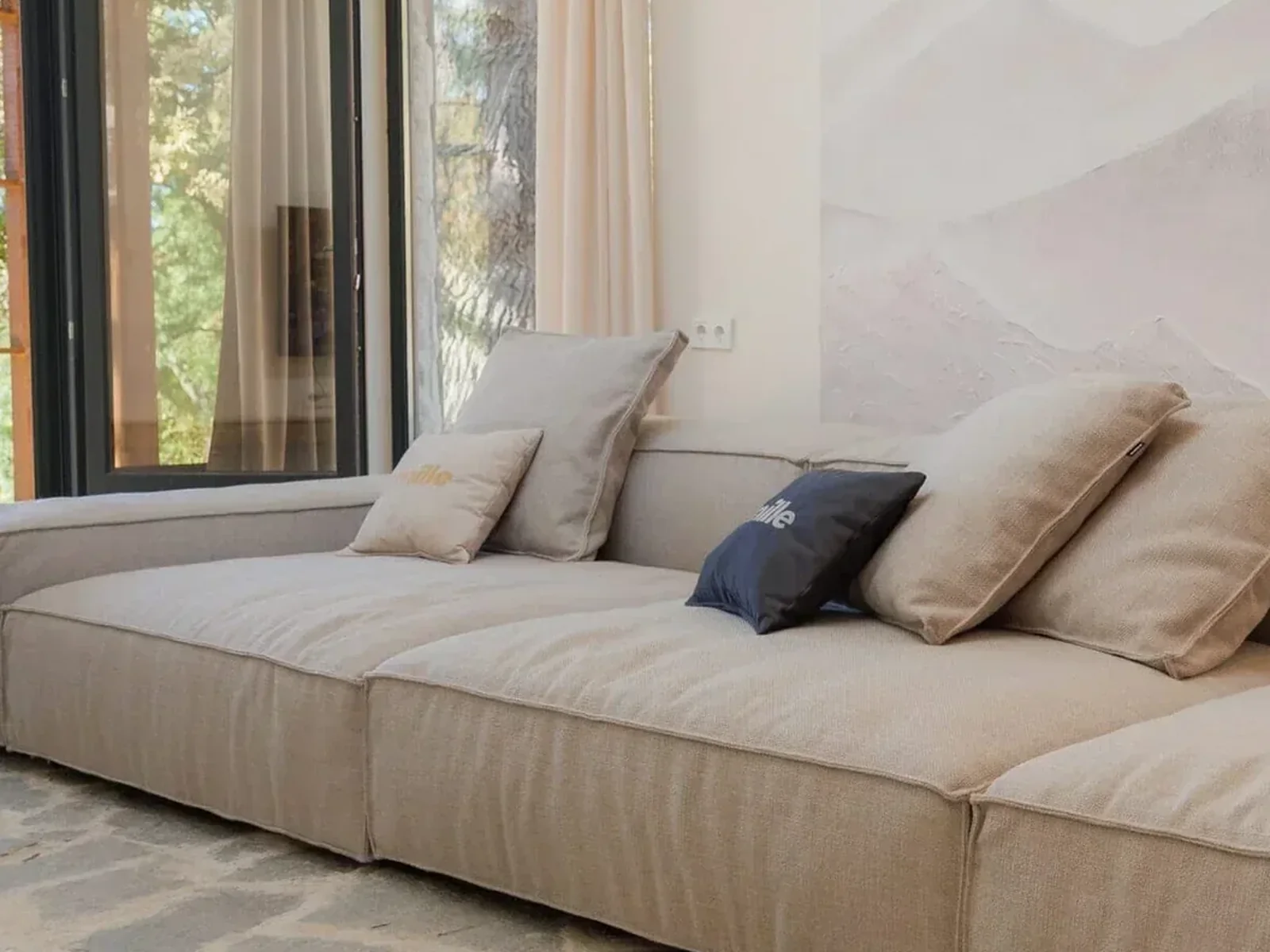 Soft Neutral form and proportions