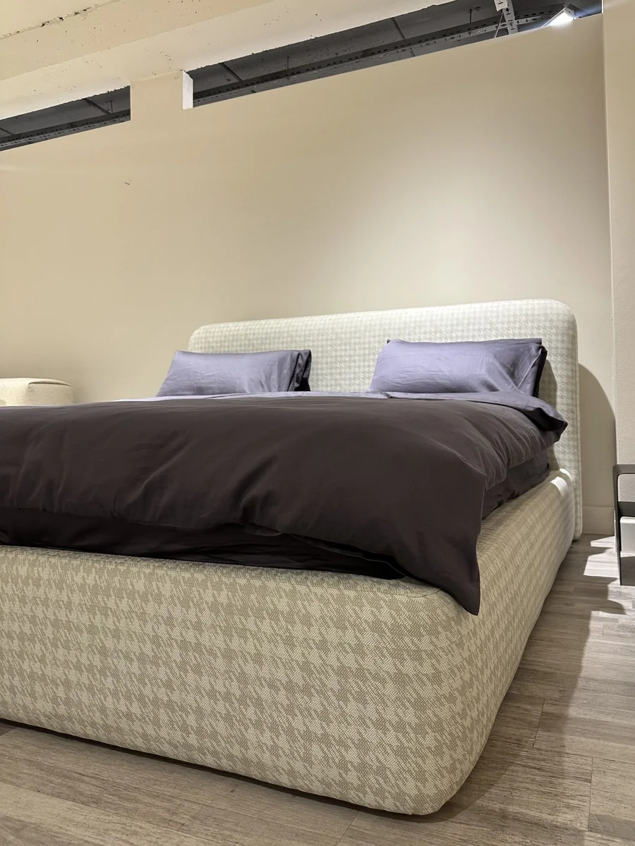 Cisiano bed in a warm, neutral Riyadh interior