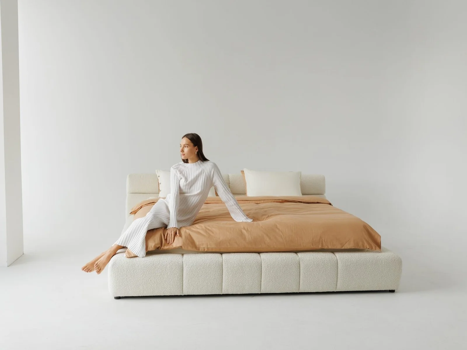 Nao N4 Smart Heated Platform Bed