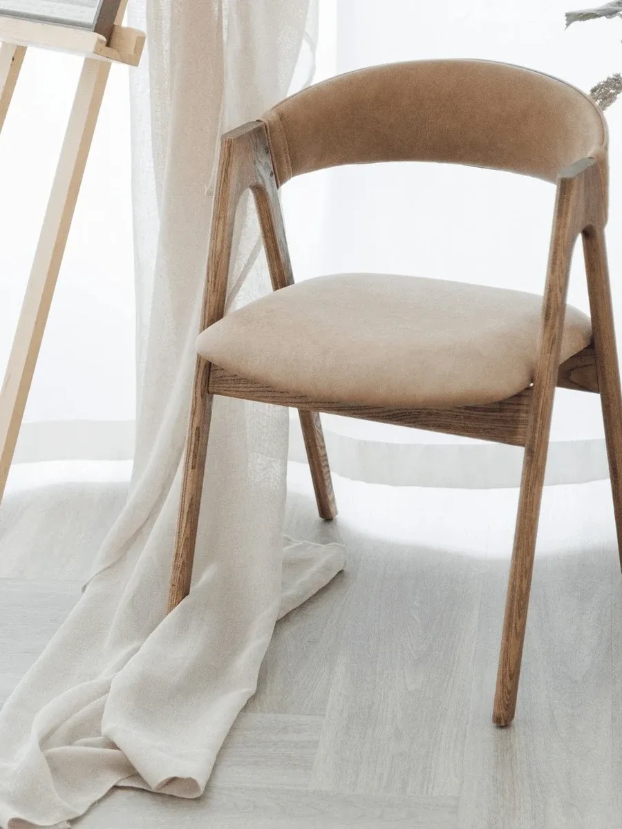Close-up of Lain S4 upholstery and craftsmanship