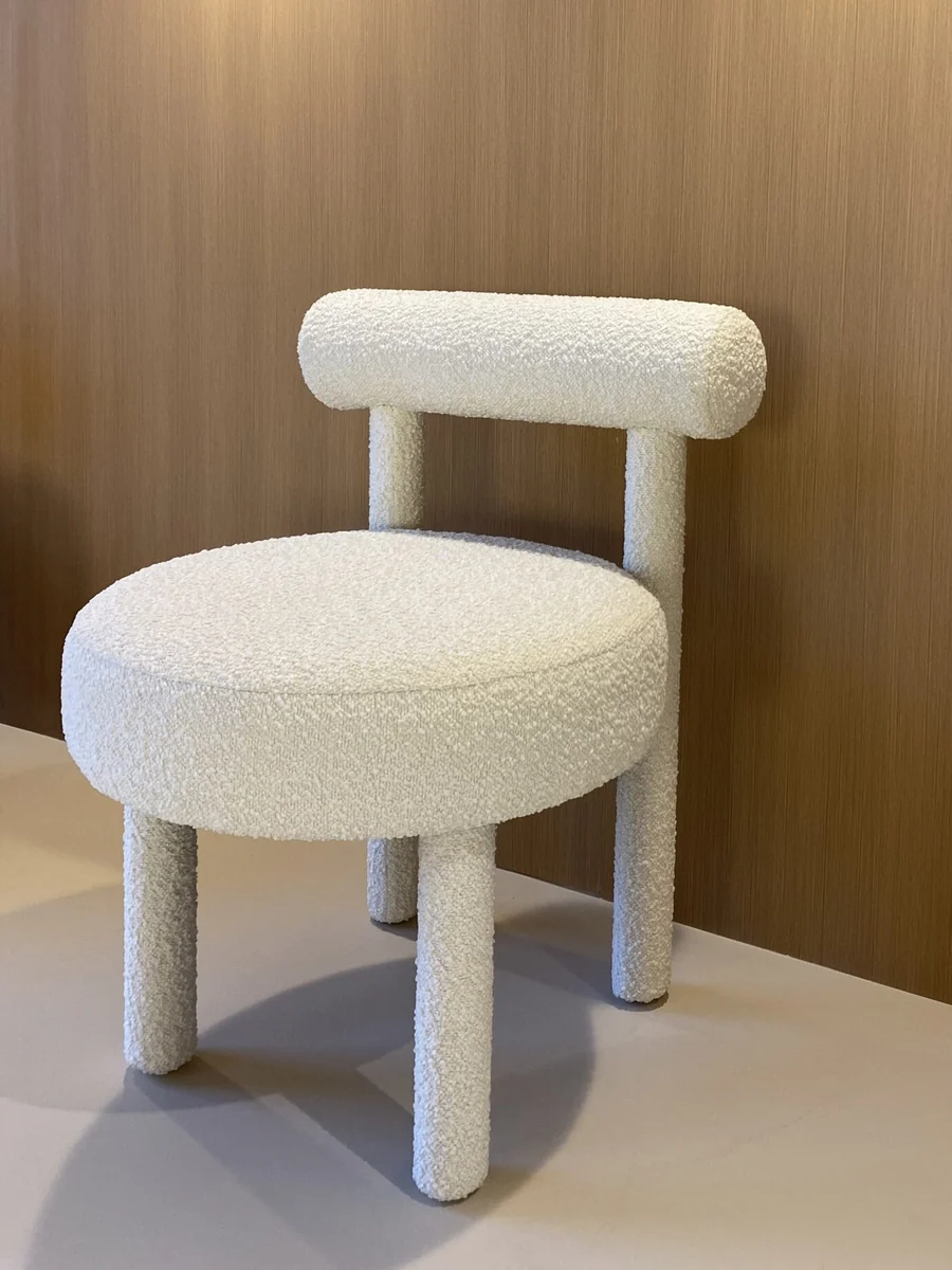 Tino T4 chair in a warm, neutral Riyadh interior