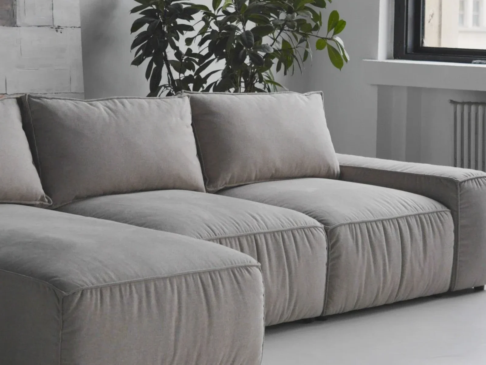 Milano L32 seat depth and cushion