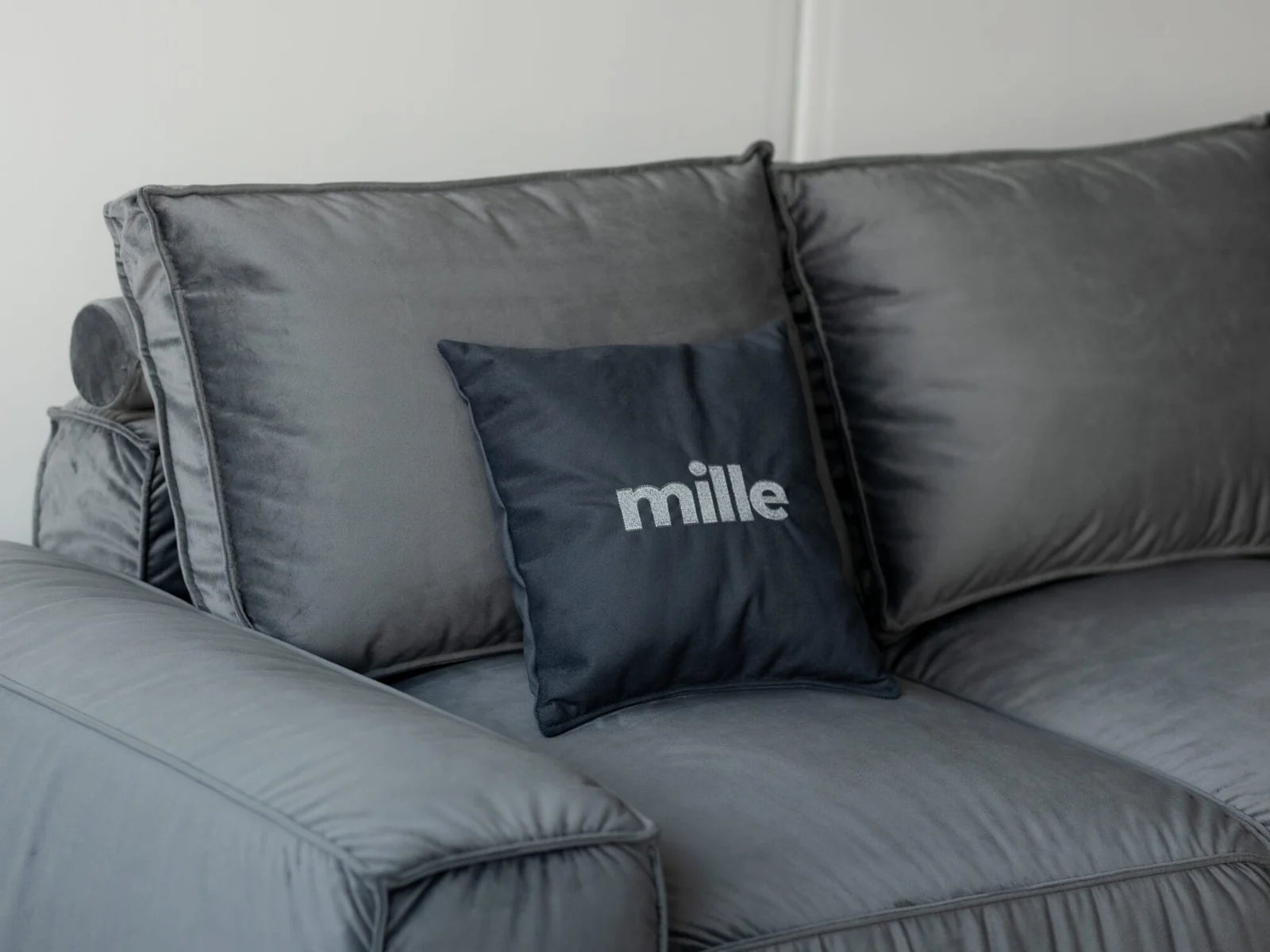 Milano M12 form and proportions