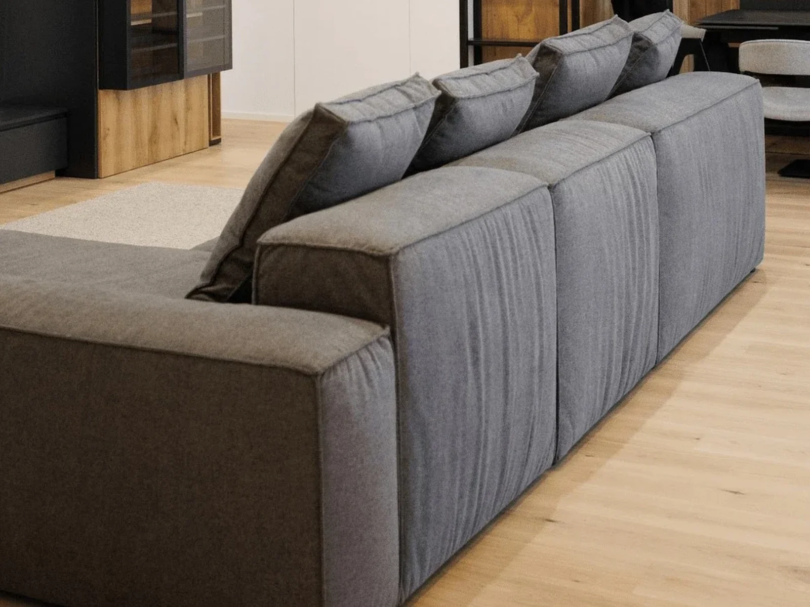 Milano M400 seat depth and cushion