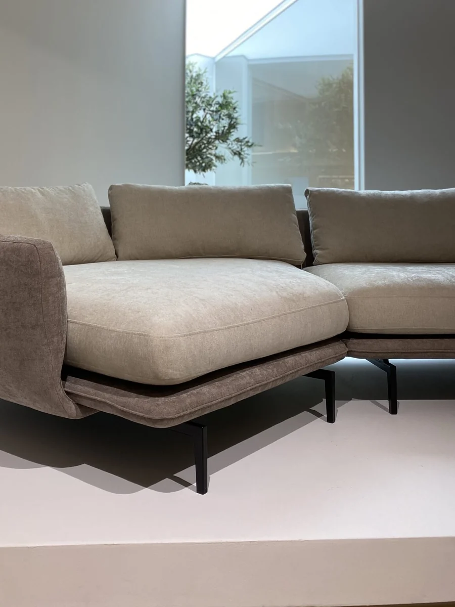 Utopia U67 كنبة زاوية in a Riyadh interior