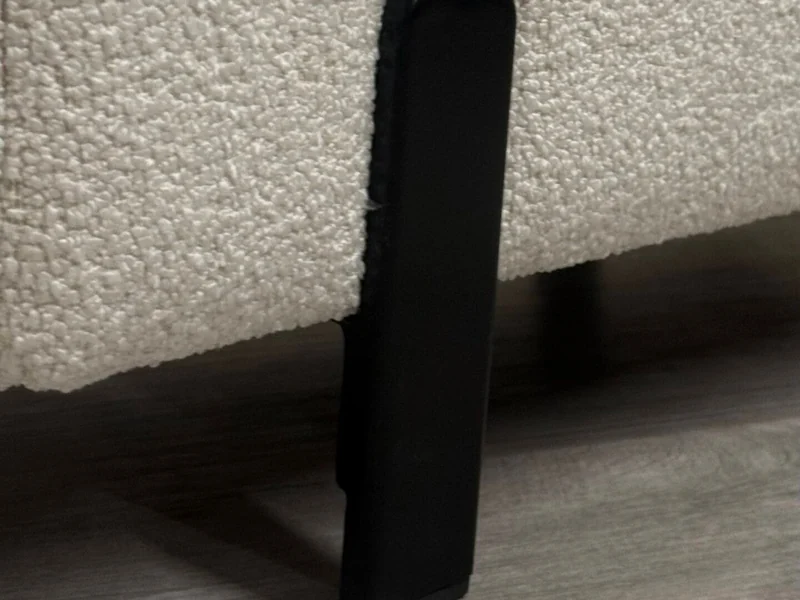 Bench B4 form and proportions