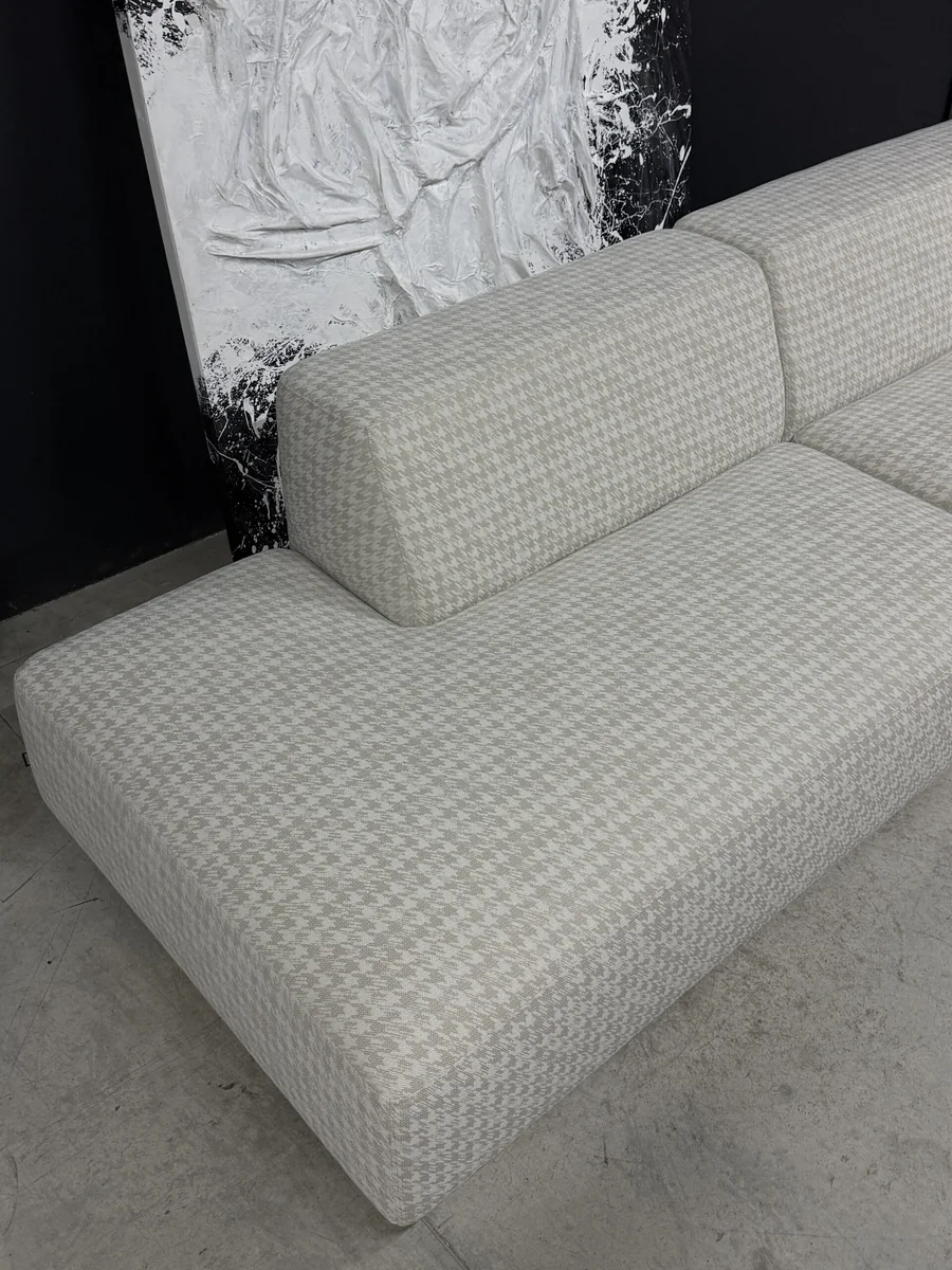 Kingston 2 كنبة in a Riyadh interior