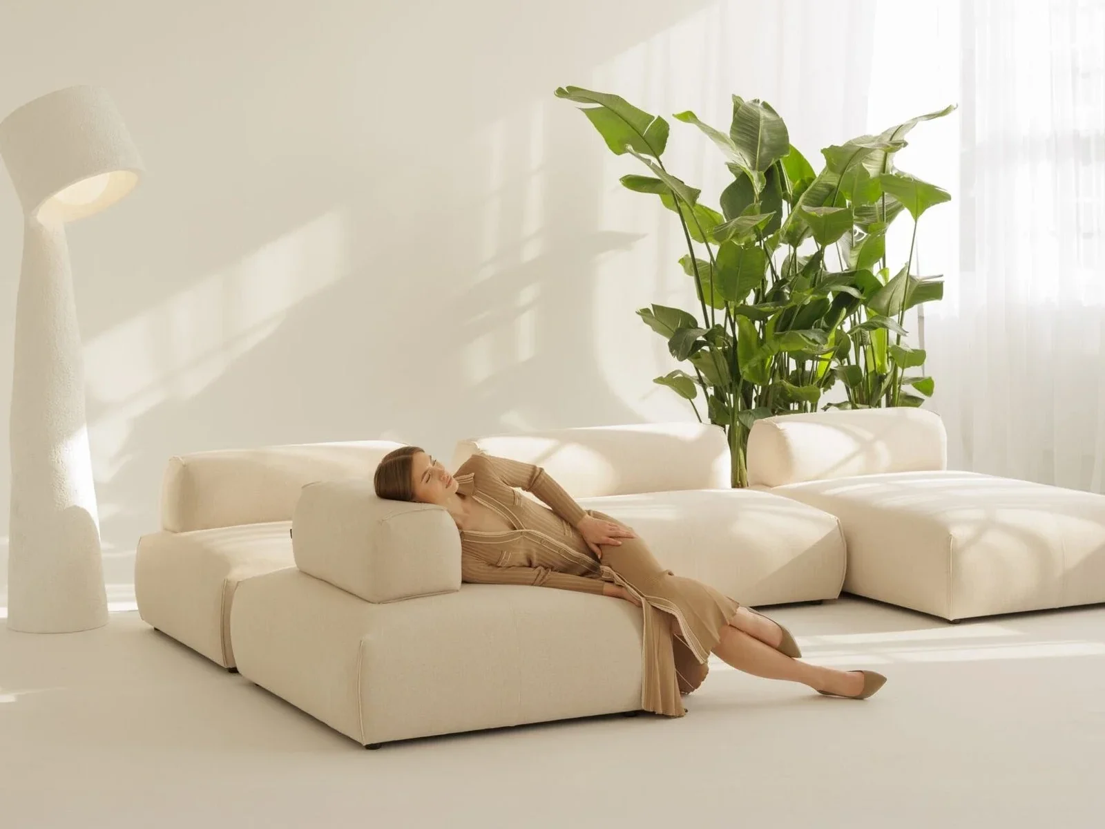 Nissa N1 seat depth and cushion detail