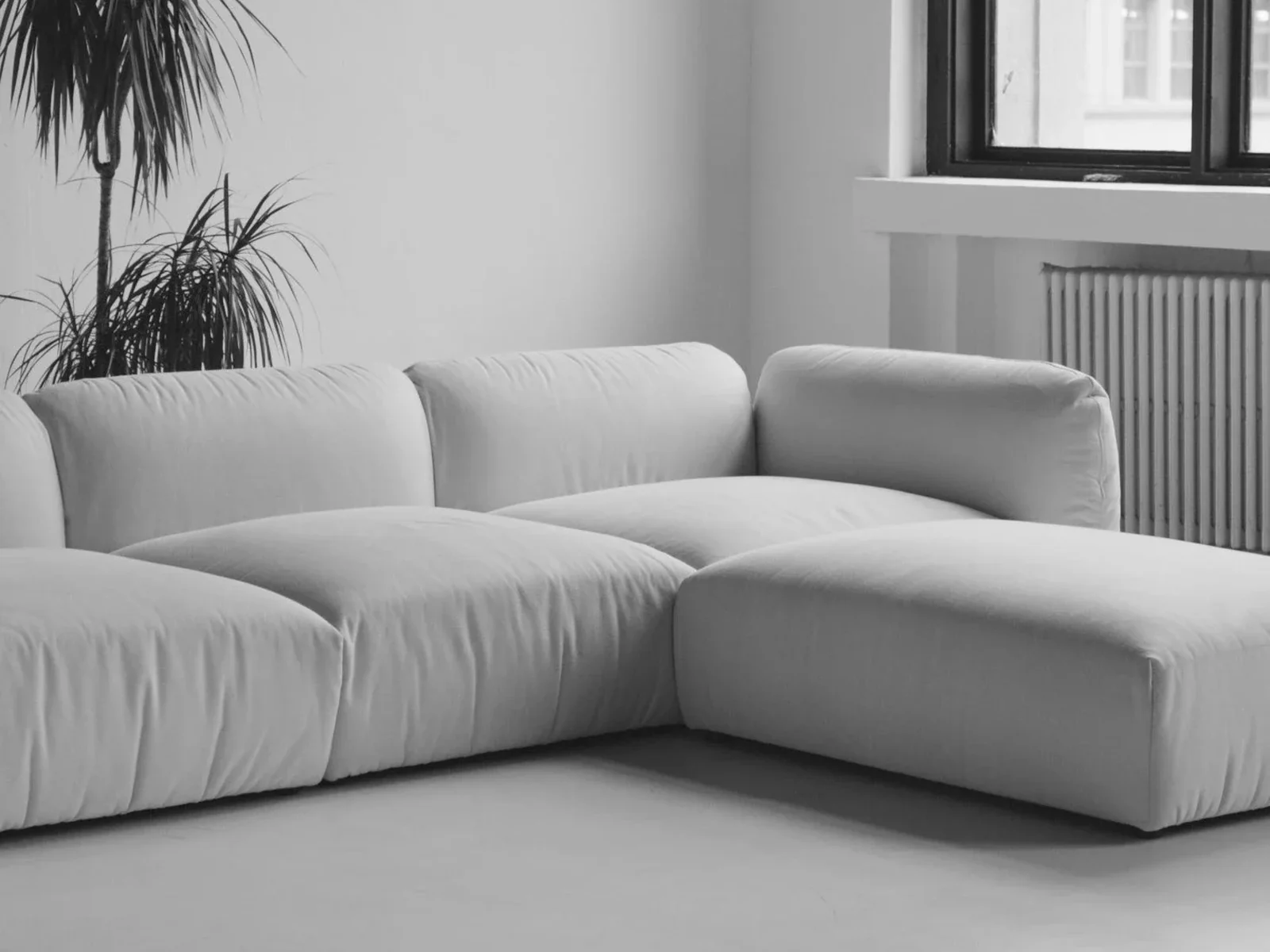 Tesa T9 seat depth and cushion detail